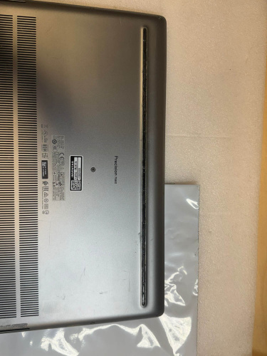 Dell Precision 7560 15,6-Zoll Notebook i7-11850H 16GB 512GB SSD FHD T1200 BE Backlight WIN11